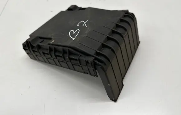 Volkswagen PASSAT B7 Fuse box cover 1K0937132F