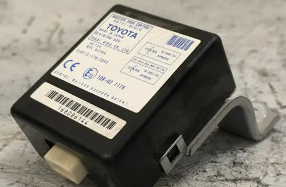 Toyota Corolla Verso AR10 Door control unit/module