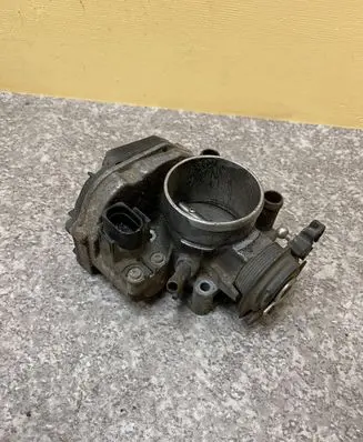 Audi A4 S4 B5 8D Throttle valve 058133063H