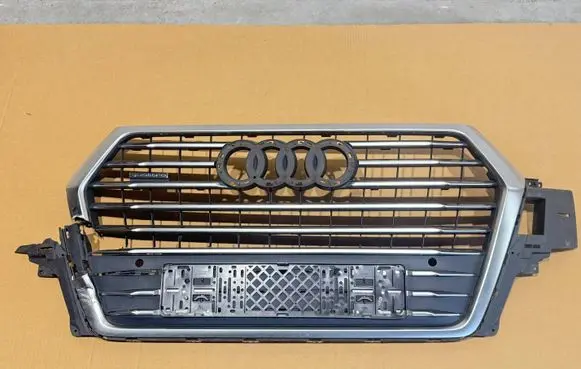 Audi Q7 4M Front bumper upper radiator grill 4M0853651