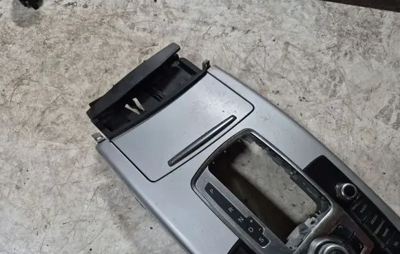 Audi A6 S6 C6 4F Center console 4F1864261