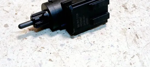 Volkswagen Golf V Brake pedal sensor switch 3B0945511A 03583 19322007