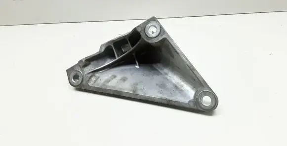 Engine mounting bracket