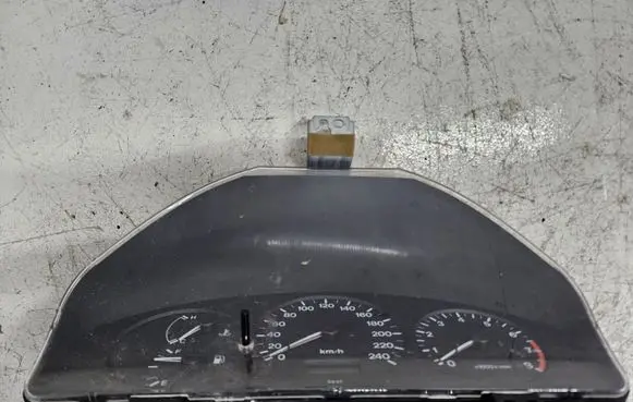 Mazda 626 Speedometer (instrument cluster) FEGE6WD