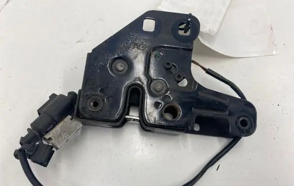 Audi A4 S4 B7 8E 8H Engine bonnet/hood lock/catch 8E0823509C