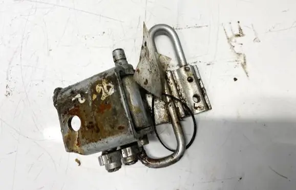 Audi A6 S6 C6 4F Rear door lower hinge 8E0833412