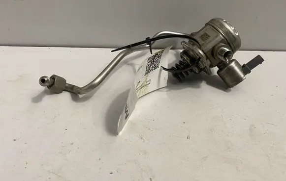 BMW 2 F22 F23 Mechanical fuel pump 7642466