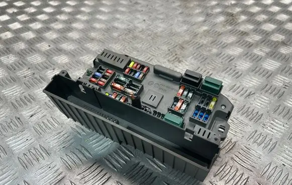 BMW X5 E70 Fuse module 6931690