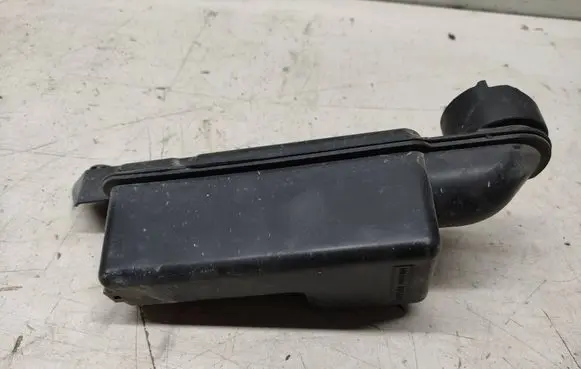 Nissan Qashqai Air intake duct part 6897524