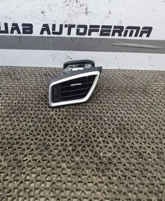 Nissan Qashqai Dashboard side air vent grill/cover trim 687614EA0A 687614EH0A