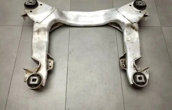 Volkswagen Phaeton Engine mount bracket
