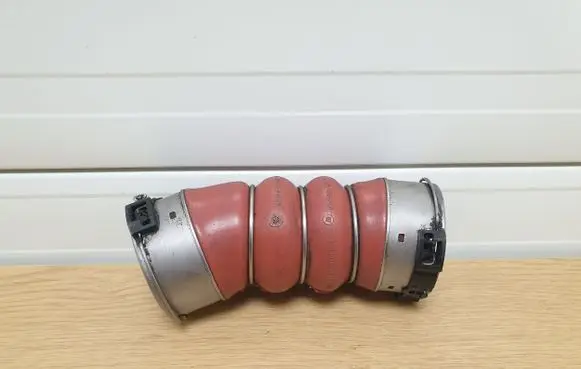 BMW 5 F10 F11 Intercooler hose/pipe 7805401