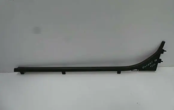 Front sill trim cover