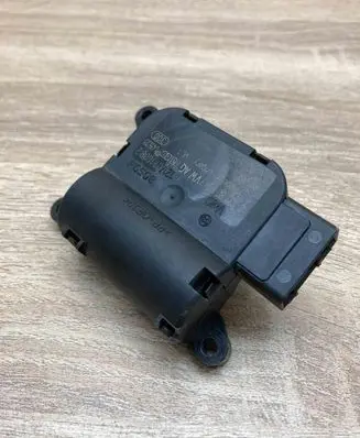 Volkswagen Jetta V Air flap motor/actuator 1K1907511E 0132801343