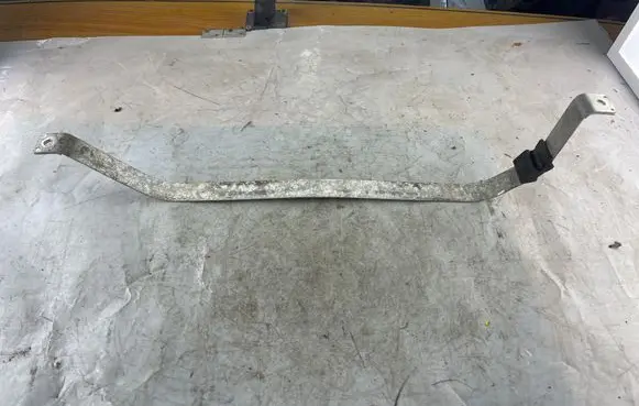 Audi A8 S8 D3 4E Fuel tank mounting bracket 4E0201653