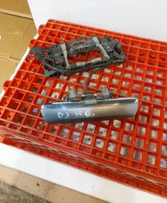 Audi A8 S8 D3 4E Front door lock 4E1837885 4E1837880