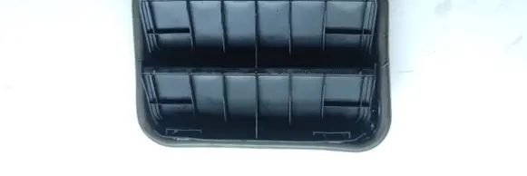 Quarter panel pressure vent