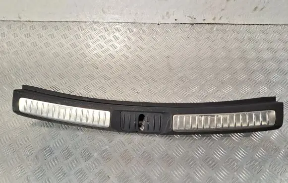 Toyota Avensis T270 Trunk/boot sill cover protection 5838705110 5838705110C0 6474905020