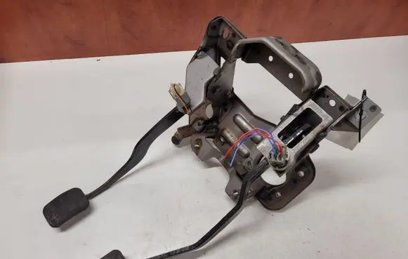 KIA Carens I Pedal assembly 