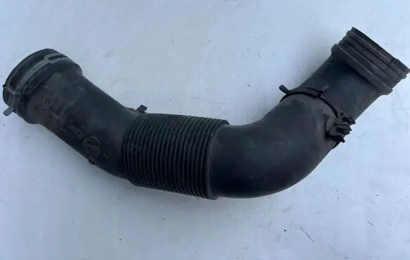 Volkswagen Caddy Turbo air intake inlet pipe/hose 1K0129684J