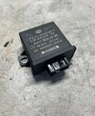 Mercedes-Benz E W211 Light module LCM 5DF00827805 A2118200985 0000065376