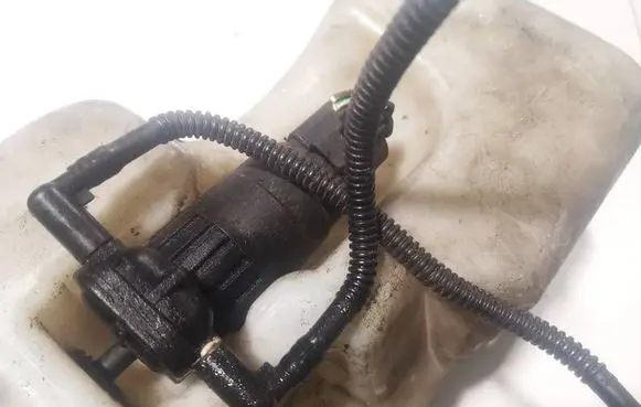 Volkswagen Golf IV Windscreen/windshield washer pump 1T0955651
