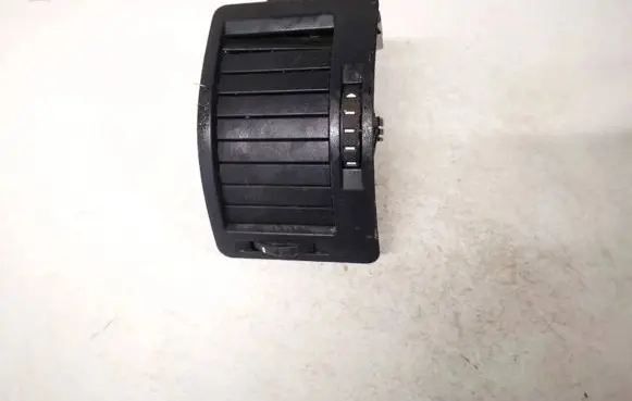 Skoda Octavia Mk2 (1Z) Dash center air vent grill 02124902w 0212-4902w