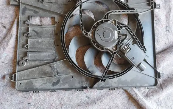 Volvo XC60 Radiator cooling fan shroud 6G918C607 PA66GF25 8240513