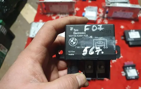 BMW 7 F01 F02 F03 F04 Combustion relay V23132A2001X26 7661503