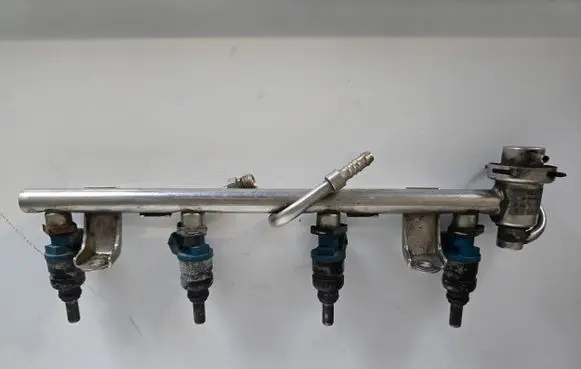 Audi A4 S4 B5 8D Fuel main line pipe 058133681B