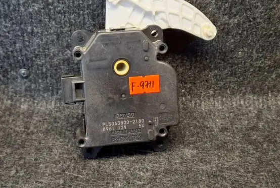 Toyota RAV 4 (XA40) Air flap motor/actuator 0638002180