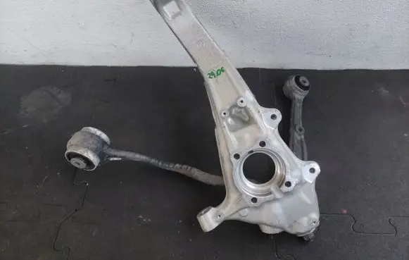 BMW X7 G07 Stub axle 