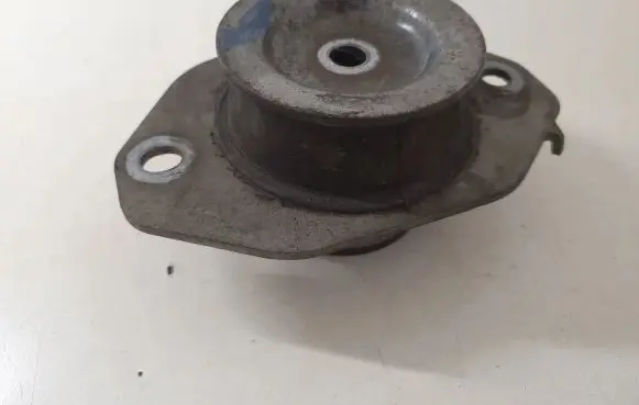 Opel Vivaro Engine mount bracket
