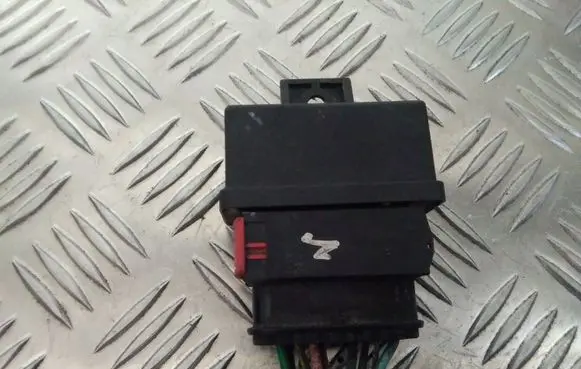 Citroen C4 I Fuel pump relay 240107