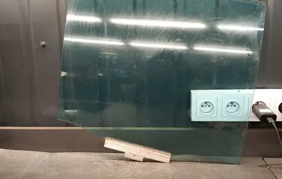 Mercedes-Benz E W210 Rear side window