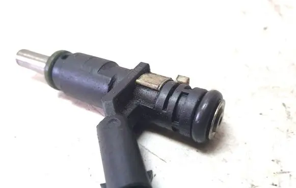 Mercedes-Benz ML W164 Fuel injector A2720780249