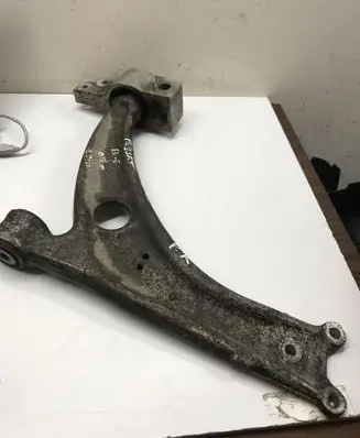 Volkswagen PASSAT B6 Front lower control arm/wishbone
