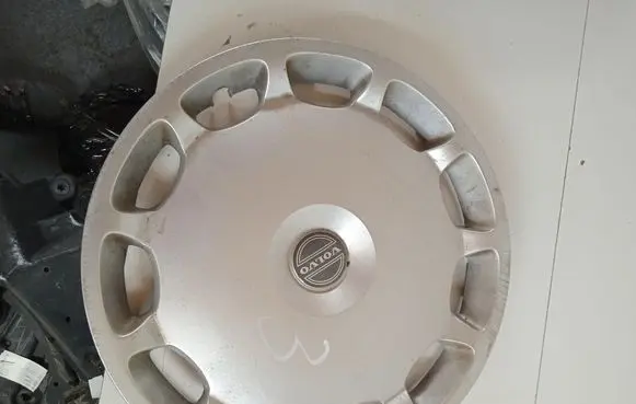 Volvo S70 V70 V70 XC R16 wheel hub/cap/trim 30714561