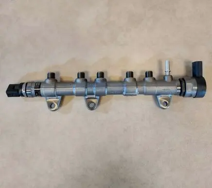 BMW X4 G02 Fuel distributor 13538579240 8579240