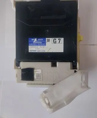 Toyota Prius+ (ZVW40) Fuse module 2380003281 8922147241 8273047420