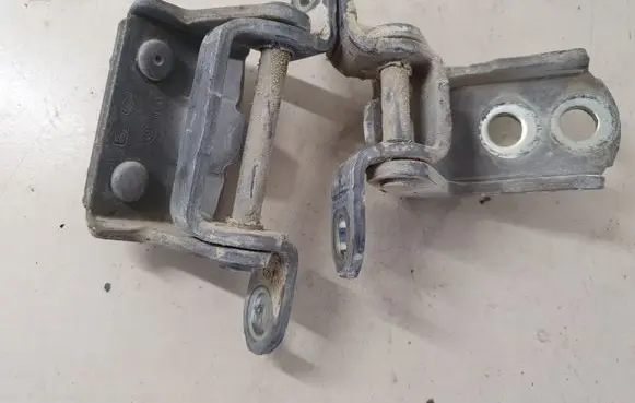 Rear door hinge set