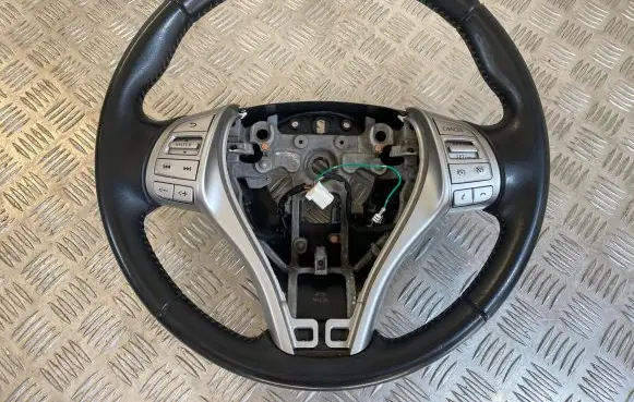Nissan Qashqai Steering wheel 484304EM5B 34221161A 152374198
