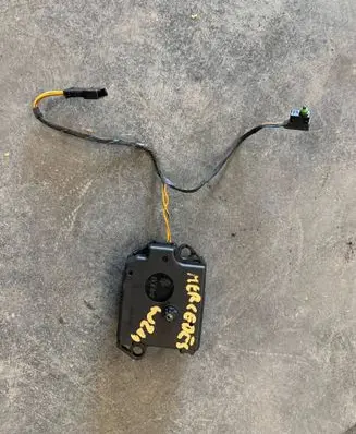 Mercedes-Benz E W211 A/C air flow flap actuator/motor 16107250001