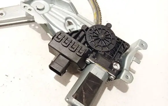 Opel Astra H Front door window regulator motor 13101480