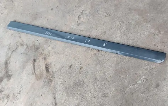Seat Exeo (3R) Front door trim (molding)