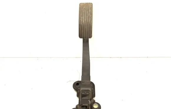 Accelerator throttle pedal
