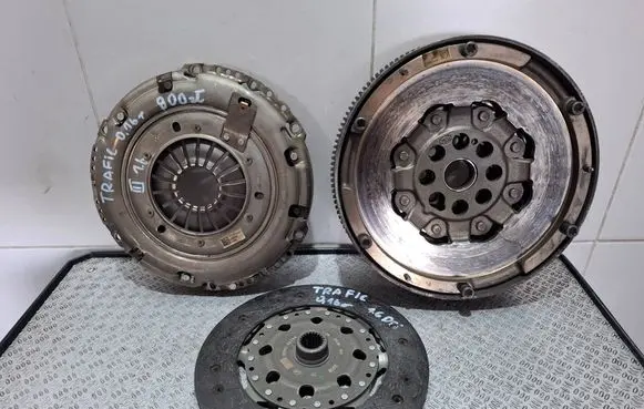 Renault Trafic III (X82) Clutch set kit 302052965R