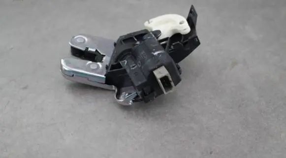 Volkswagen PASSAT CC Tailgate window lock/catch/latch 4F5827505D 4F5827505