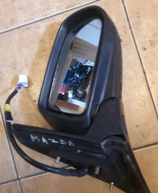 Mazda 323 Front door electric wing mirror E13010089