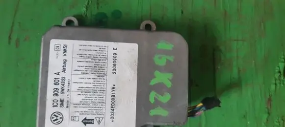 Skoda Fabia Mk1 (6Y) Airbag control unit/module 1C0909601A